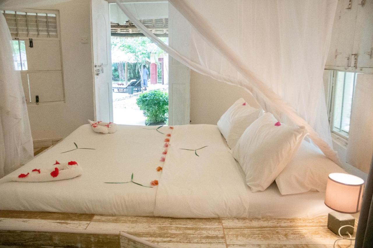Eleven Pearl Boutique Hotel & Spa ディアニ・ビーチ エクステリア 写真